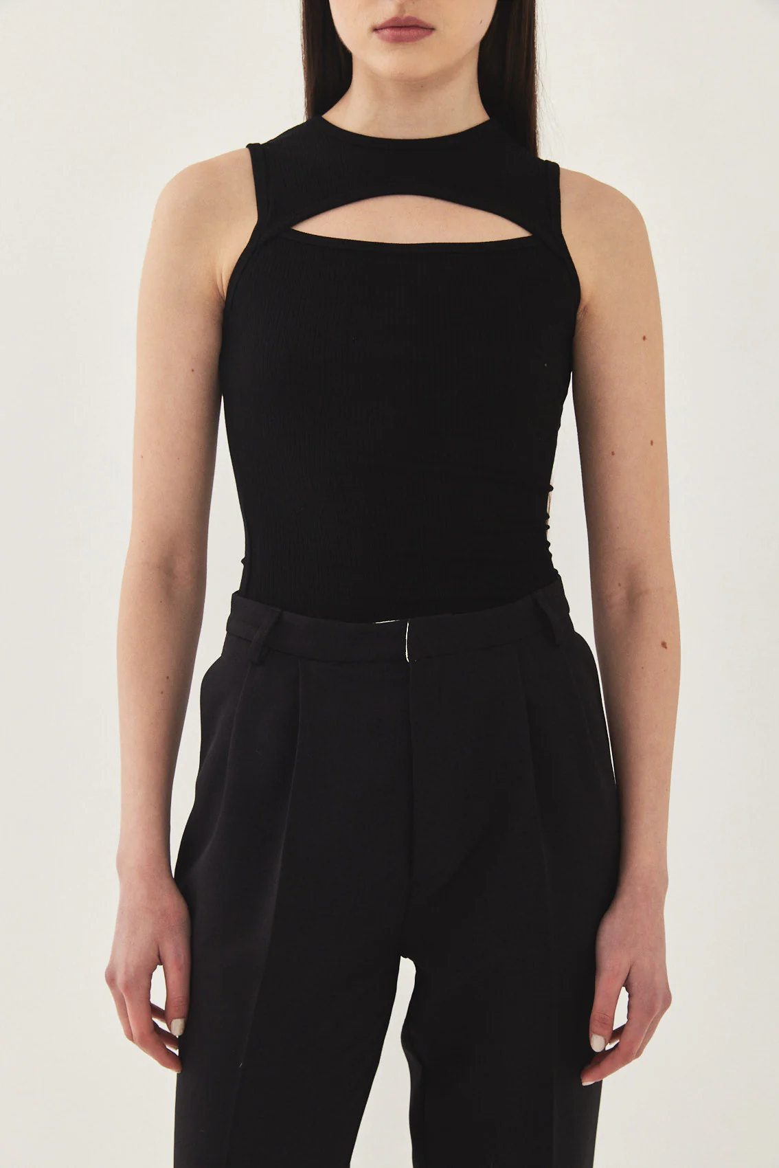 Frontal Cut Out Ribbed Tank Top - Image 6