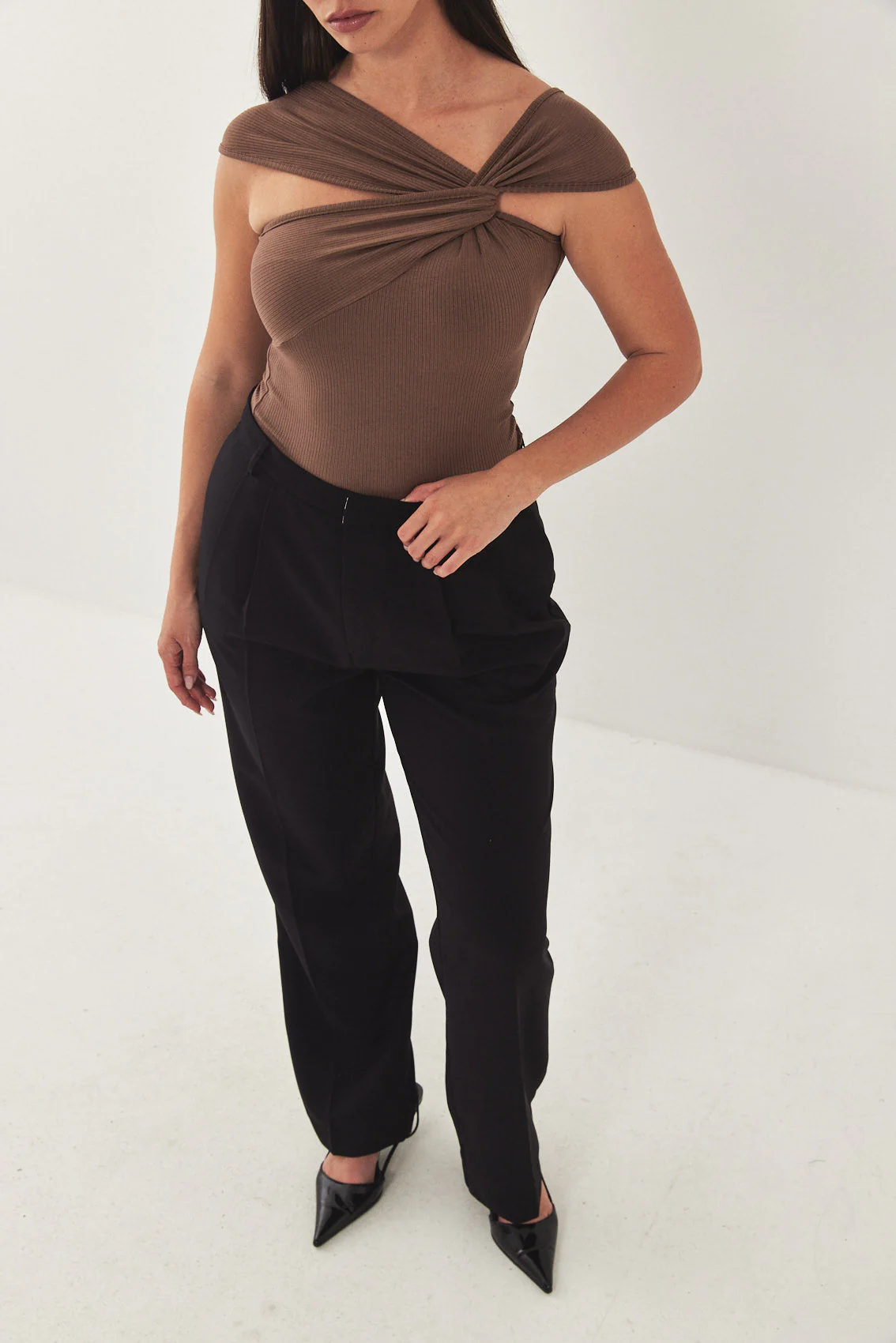 Off Shoulder Ribbed Tank Top - Image 3