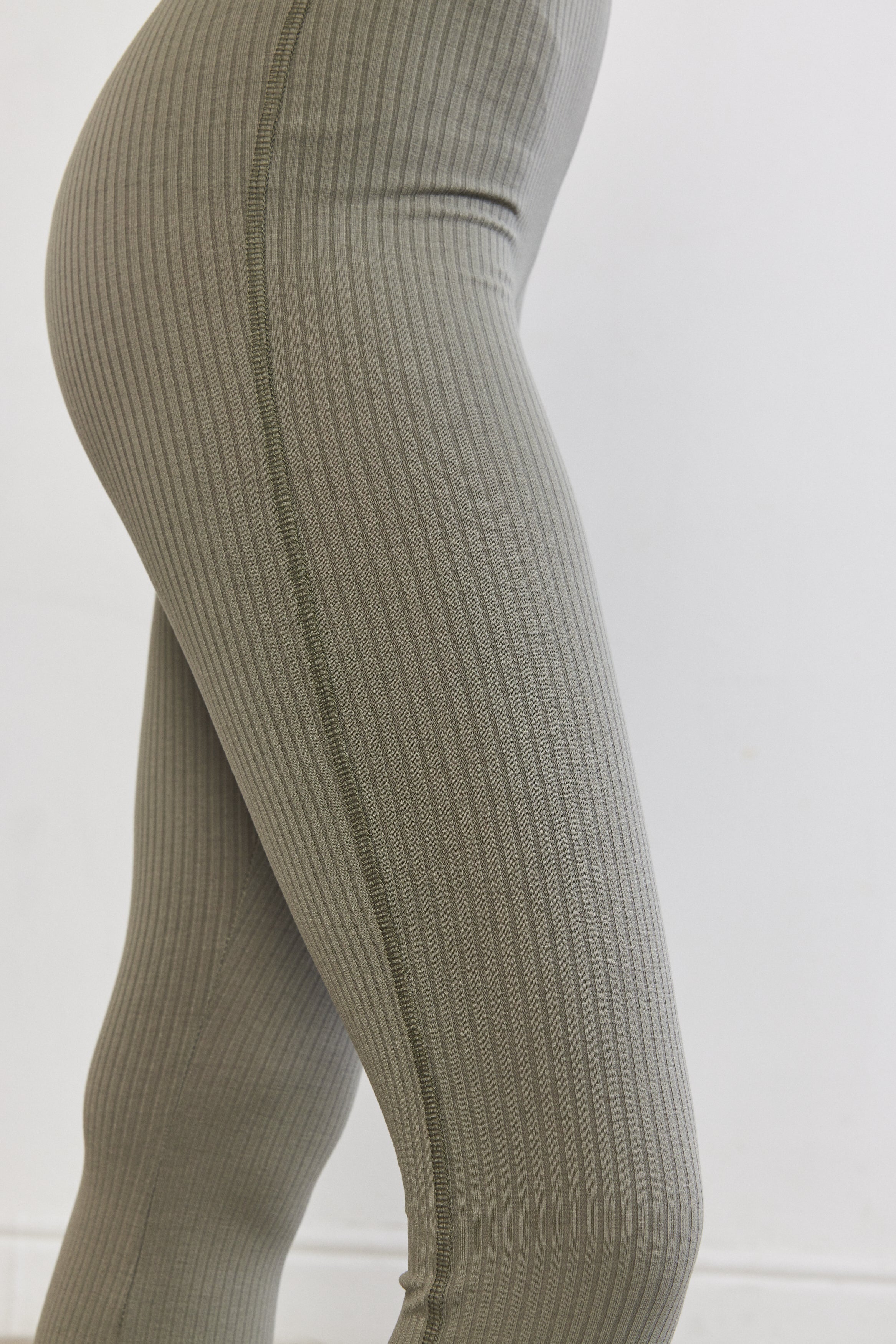 Ribbed Flat-Lock Flare Leggings - Image 4