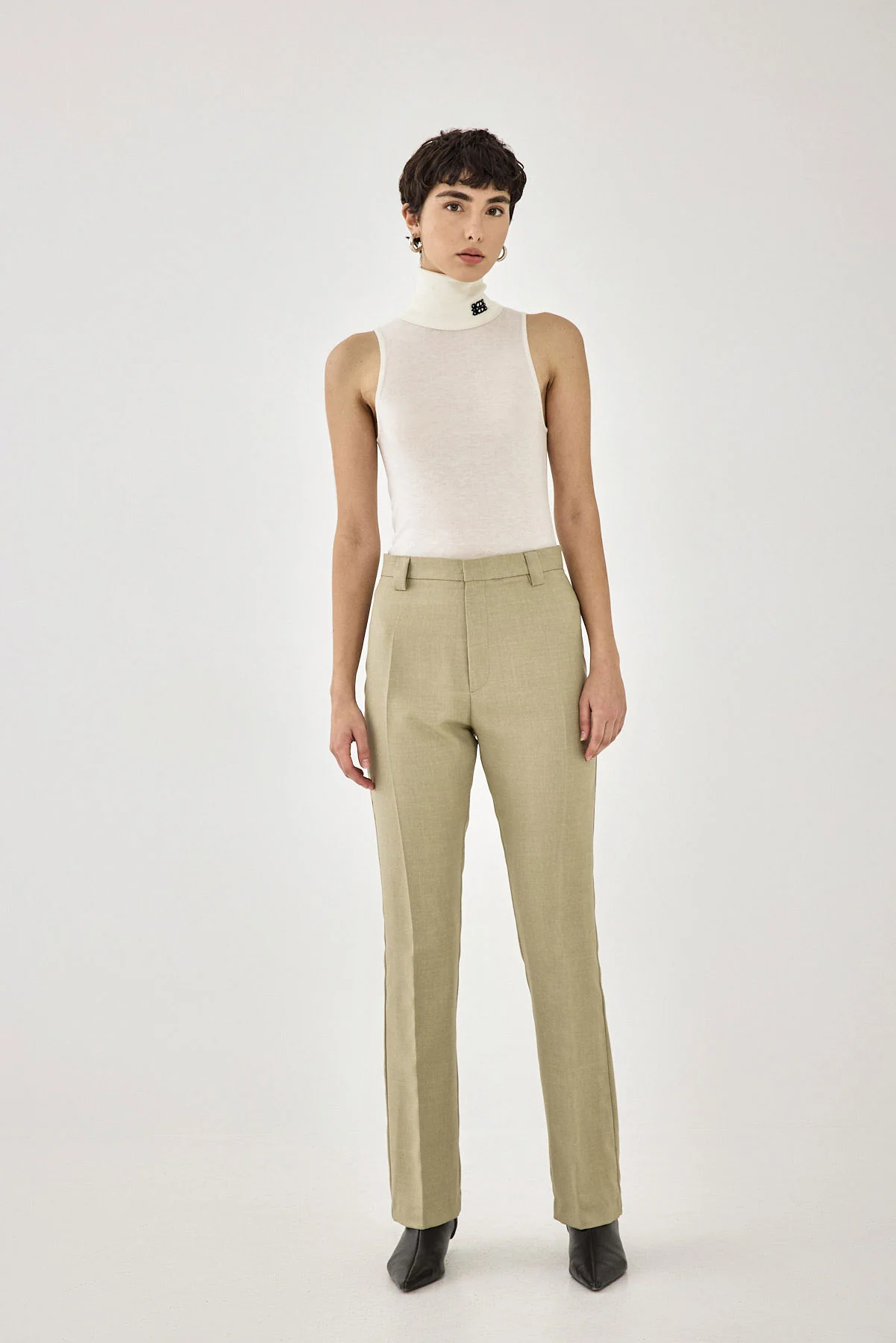 Lightweight Sleeveless Turtleneck Logo Top - Image 2